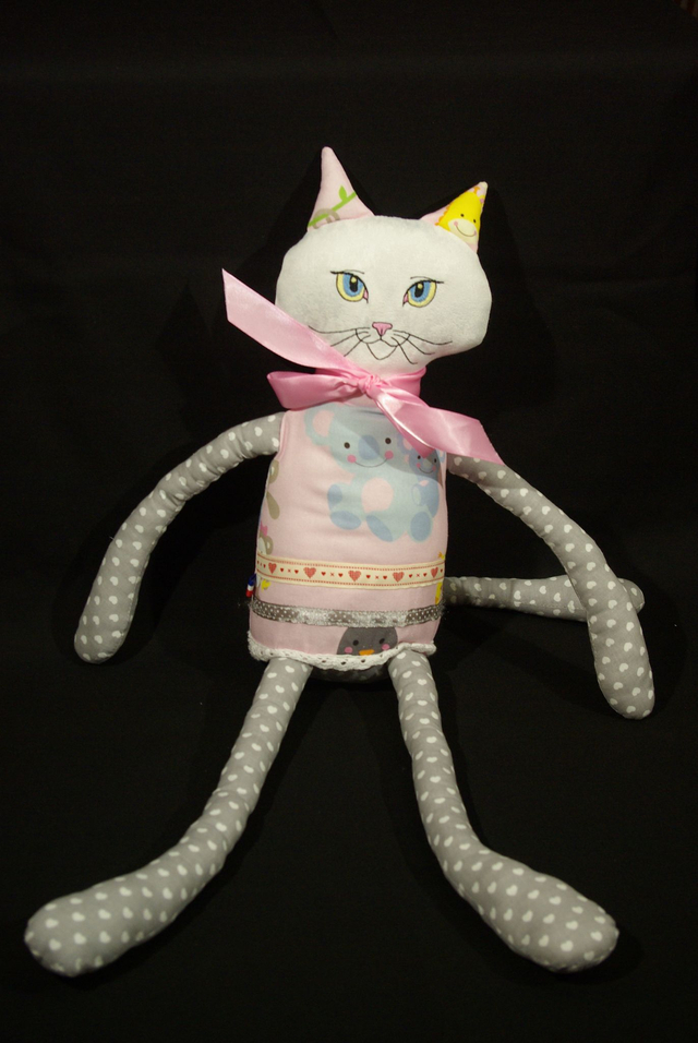607-Doudou chat coloris gris à petits coeurs Htr 62 cm