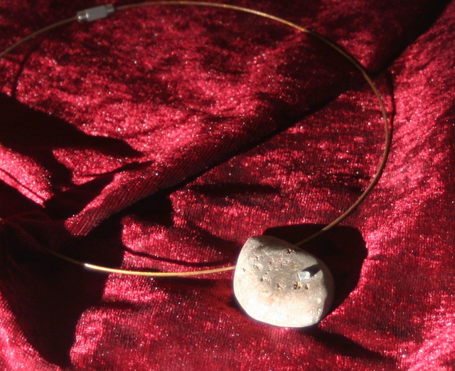 Suevit Anhänger mit Diamant