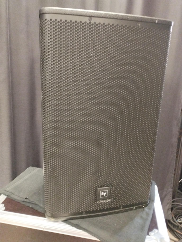 Location Enceinte Electrovoice 1000W amplifié (Face et retour) ELX 115 P