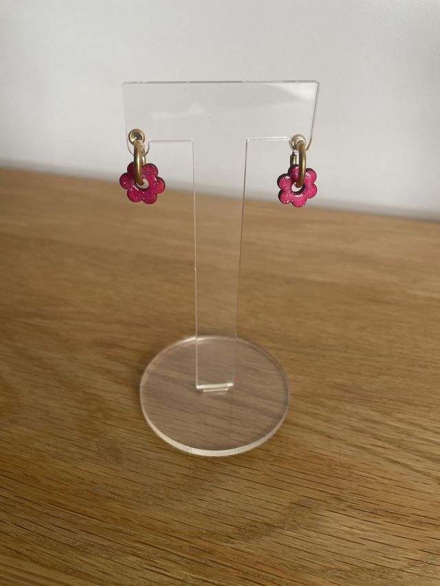 Petites boucles d&#039;oreilles créoles fleurs roses aimantées