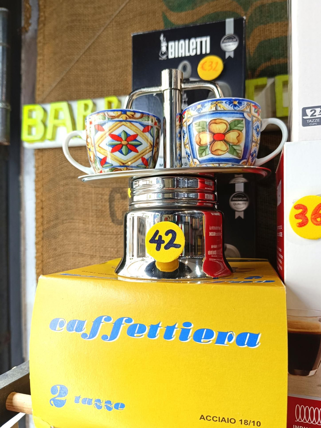 Caffettiere in acciaio sia  classiche che a beccuccio 