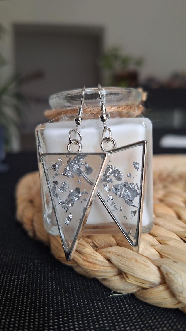Boucles oreilles triangles avev feuilles d&#039;argent