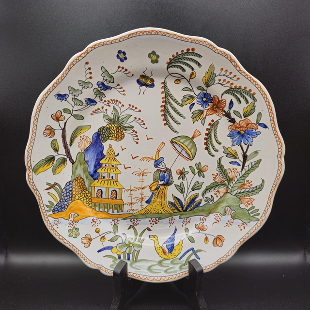 Assiette décorative en faïence 
