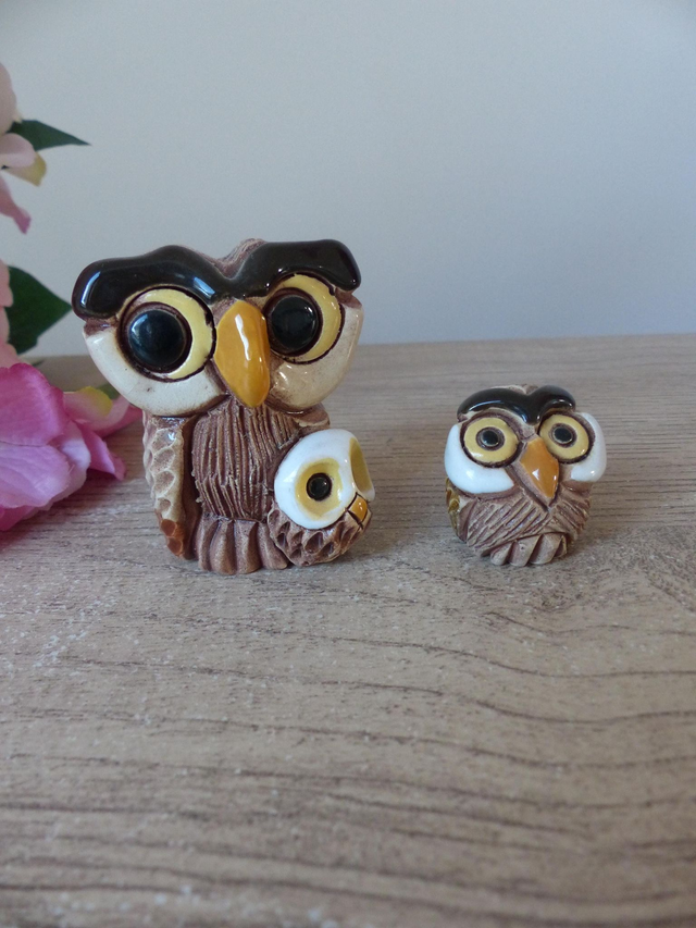 Figurines artisanales famille de chouettes en céramique sculptées main – Décoration originale en argile avec grands yeux expressifs