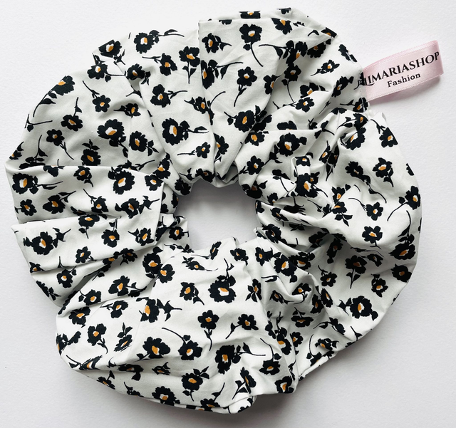 Schwarze Blumen Scrunchie