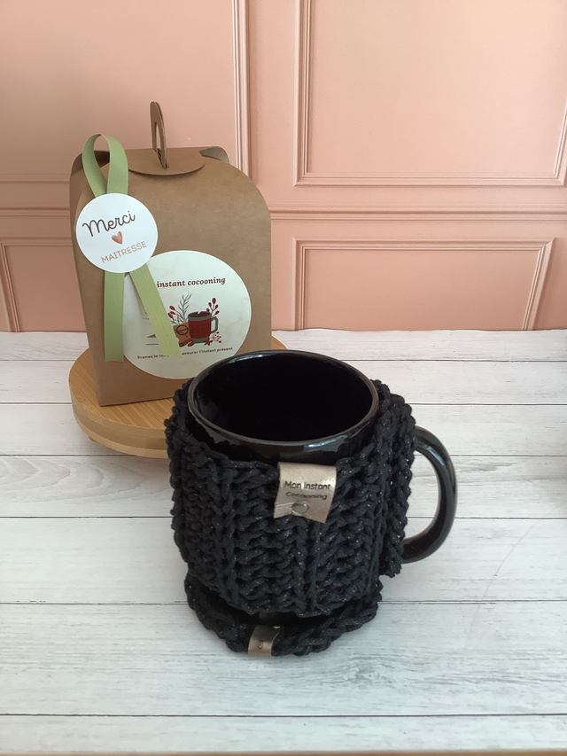 Coffret cocooning Tasse + sous tasse + manteau de tasse au crochet