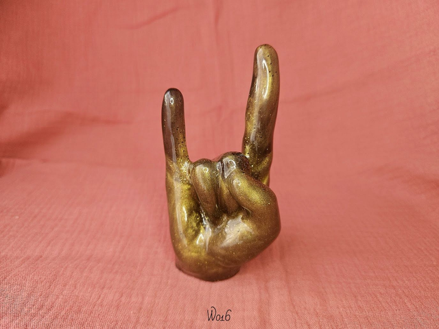 Rock On Black &amp; Gold (W016)