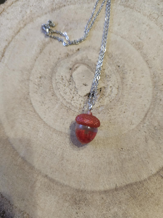 Collier Gland avec mousse rouge