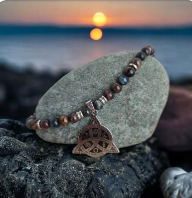 Collier triquetra 3 Oeils