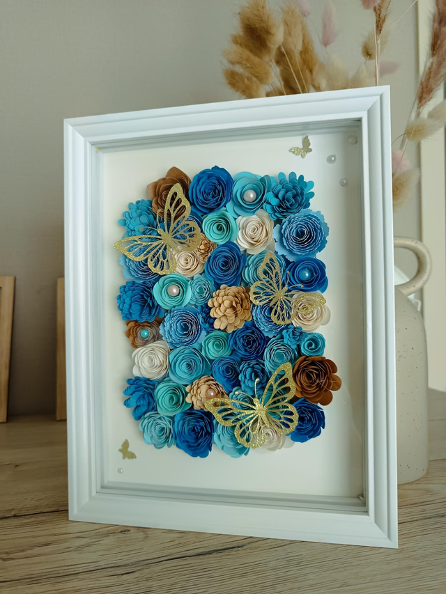 Cadre lumineux fleuri décoratif bleu &amp; doré – Fleurs en papier et papillons pailletés 