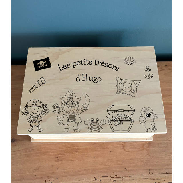 Boîte en bois &quot;pirates&quot; - Personnalisable
