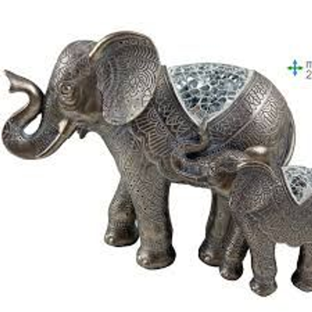 Elefantenharz 26x9x20cm.