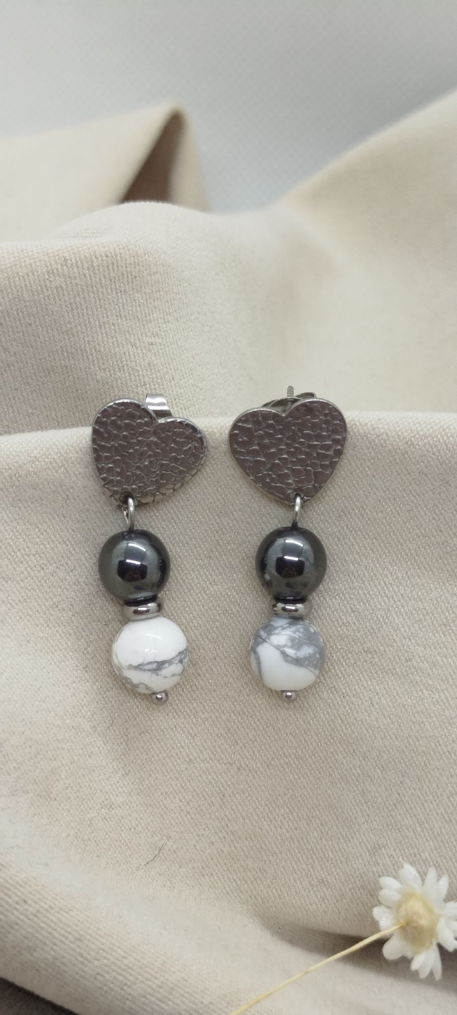 Clous d'oreilles en pierres naturelles de 8 mm (hématite, howlite)