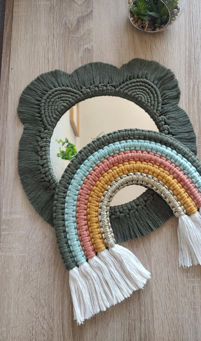 Miroir ourson kaki & Arc-en-ciel "Mowgli" - Déco bohème macramé Fait main - Chambre enfant