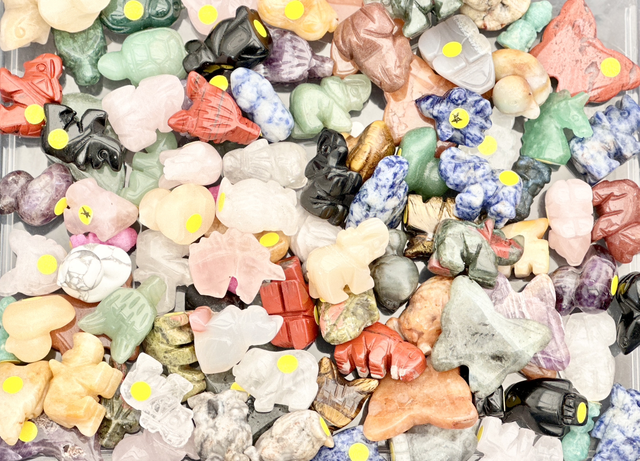 6 x Mixed mini carvings  