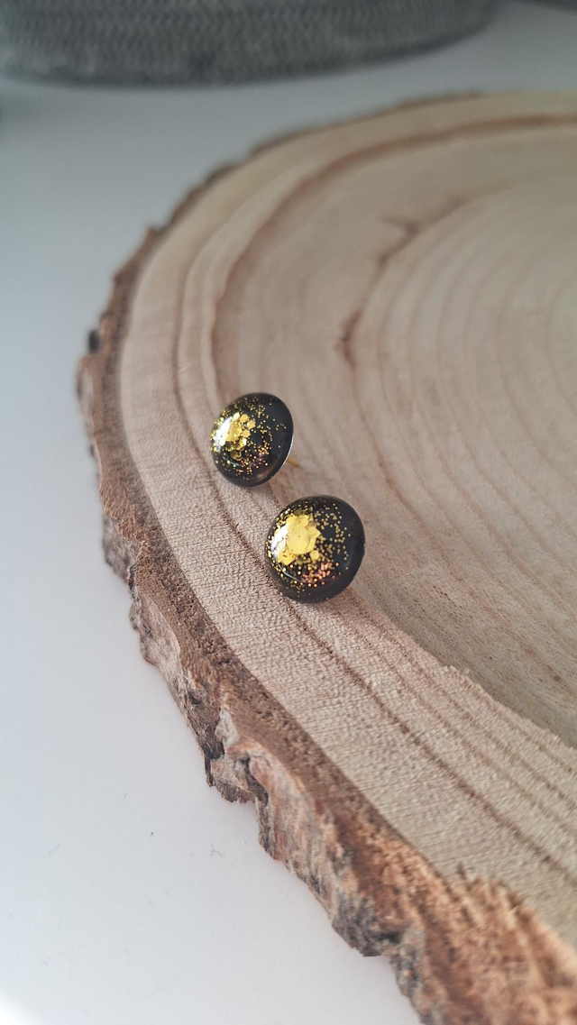 Puces rondes noires et paillettes dorées 