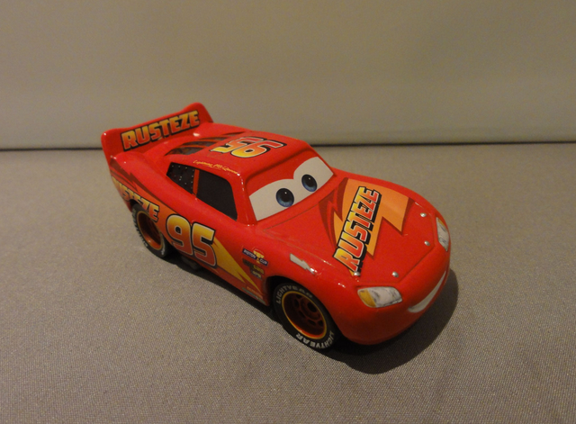 Disney Pixar Cars 3 - Rust-Eze Lightning McQueen