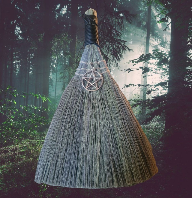 Balai de Sorcière Moyen – Accessoire Mystique et Traditionnel