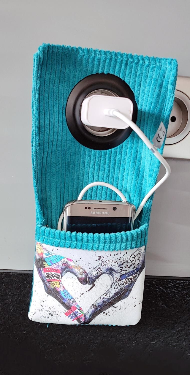 Pochette pour recharger le téléphone 