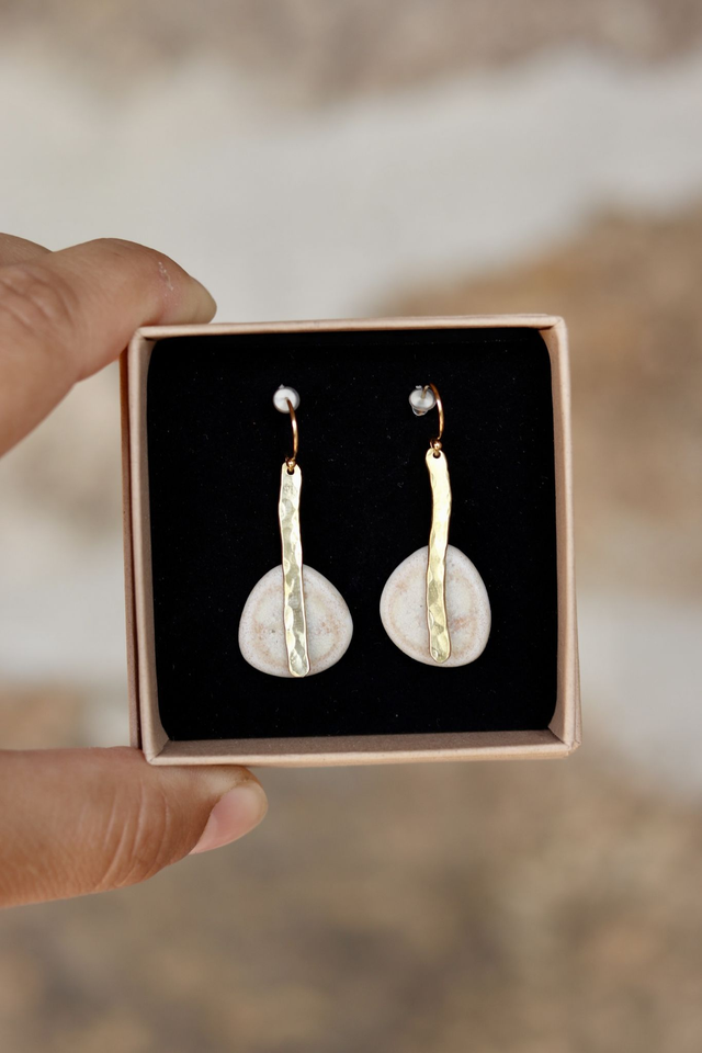 Boucles d’oreilles en porcelaine et métal 