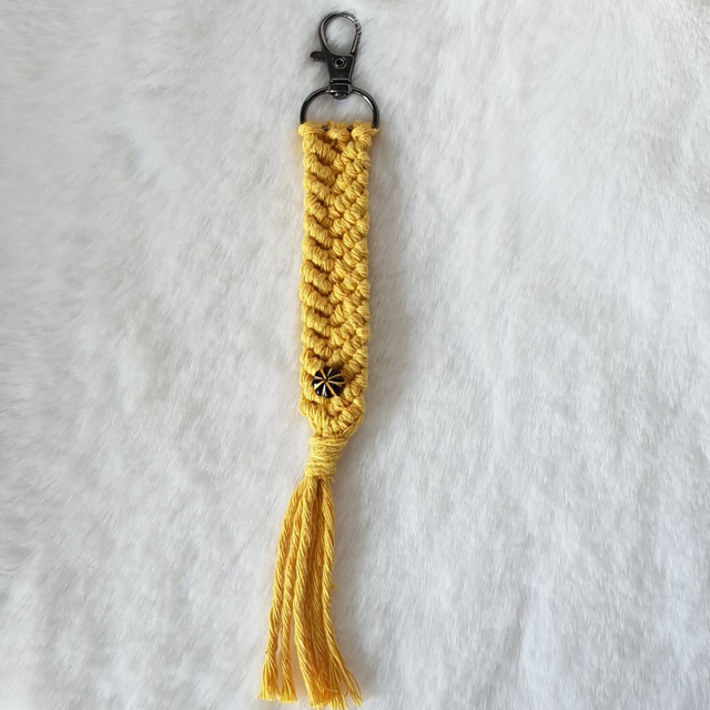 Porte-clés en macramé énergétique Jaune &amp; perle