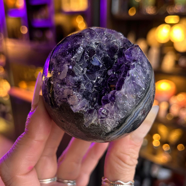 Open Mouth Amethyst Sphere R63G2 (Bottom)