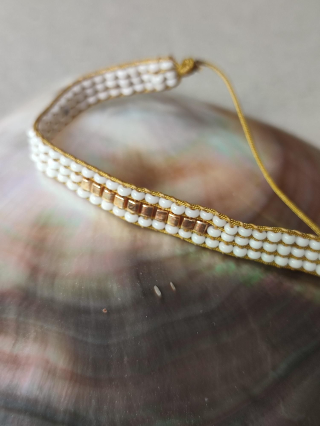 Z-Bracelet blanc &amp; or perles de verre tissé main sur fil de jade résistant, réglable 