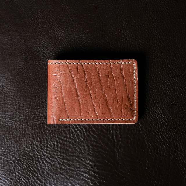 Carteira Clássica de Couro Artesanal - Elegância Atemporal