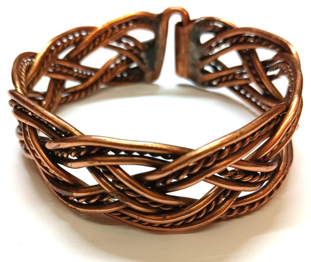 Bracelet en cuivre vernis style celtique 
