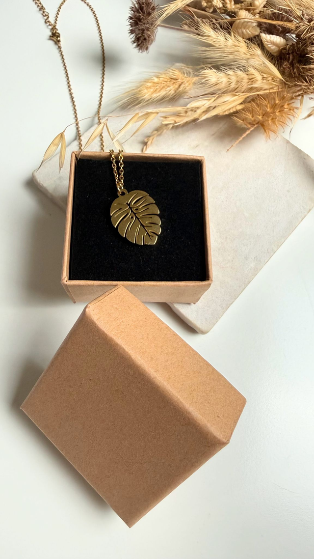 Monstera Necklace