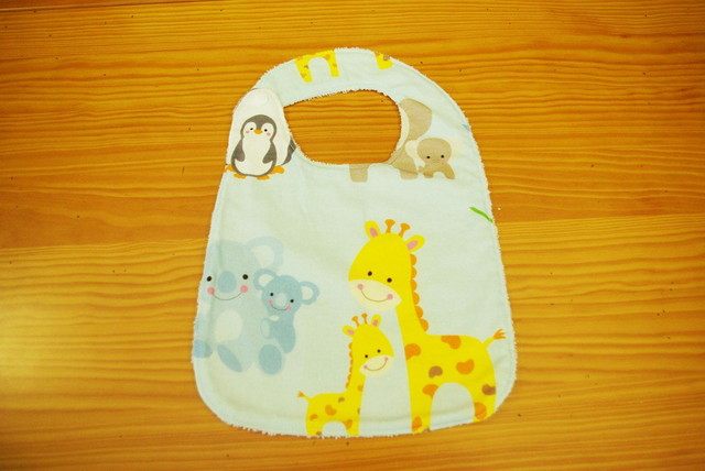 100.00-Bavoir bébé "animaux" L22 X H32 cm