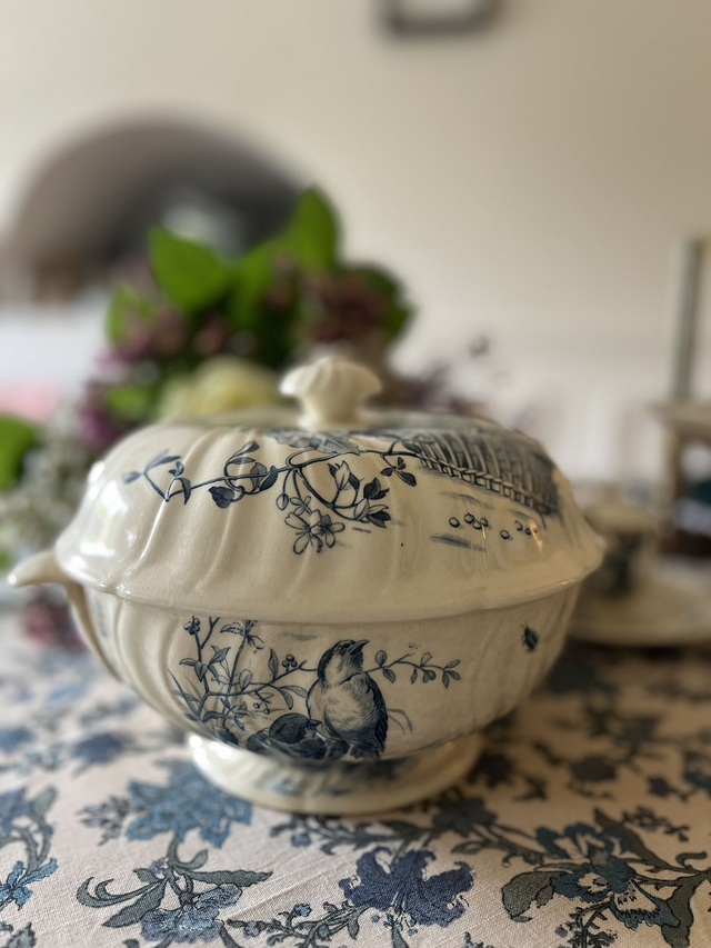 OISEAUX - Petite soupière (ou légumier) aux oiseaux de la manufacture de Gien - Terre de Fer