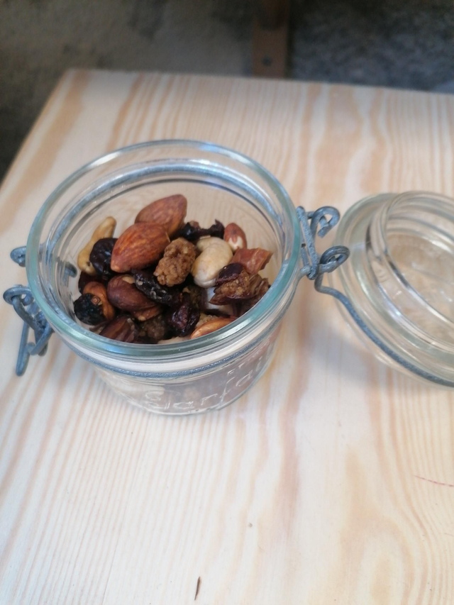 Mélange Sportif. Prix Pour 100g 