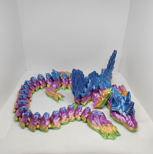 Dragon licorne avec des ailes