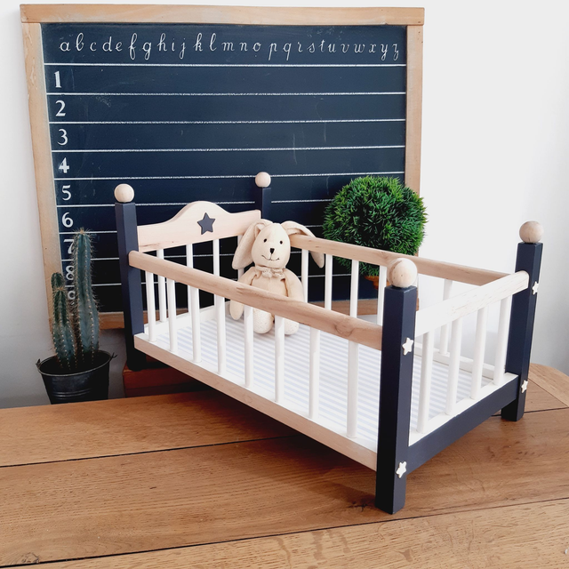 LIT DE POUPEE VINTAGE 