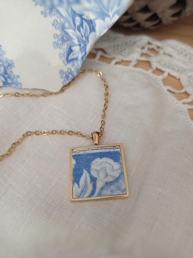 Collier et pendentif dorés "Jardinière"
