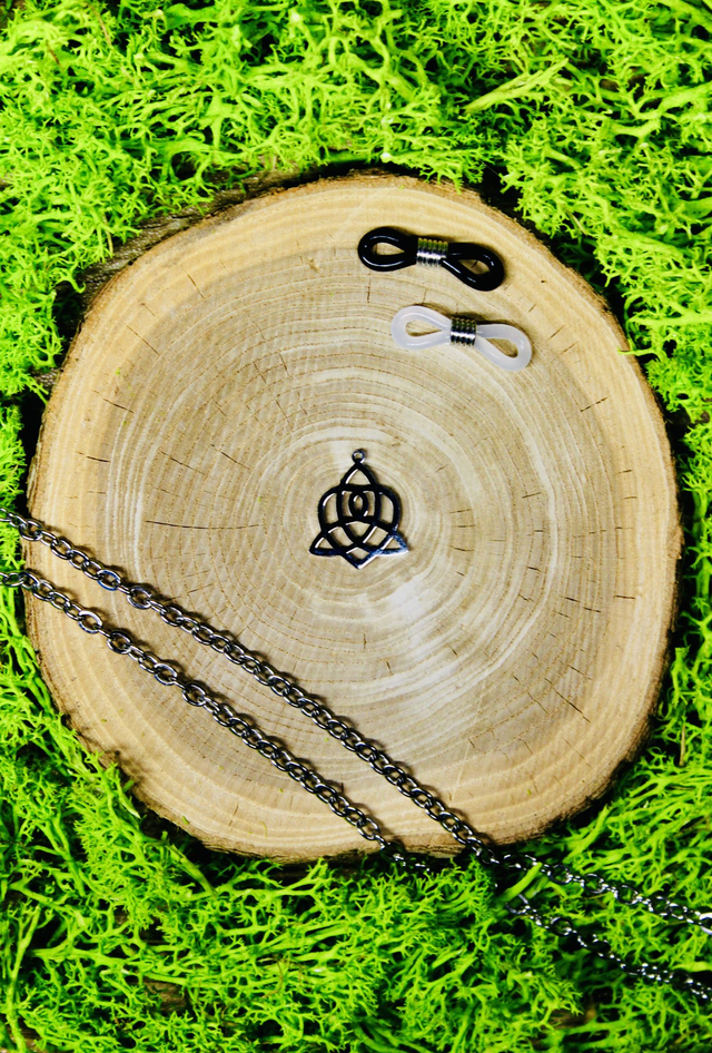 Chaine de lunettes intemporelle argentée personnalisée Coeur triquetra