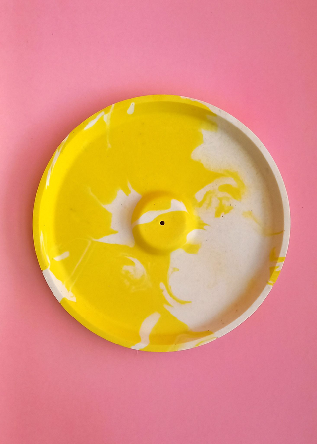  Okrągła podstawka na kadzidełko, palo santo, marble, biało-żółta