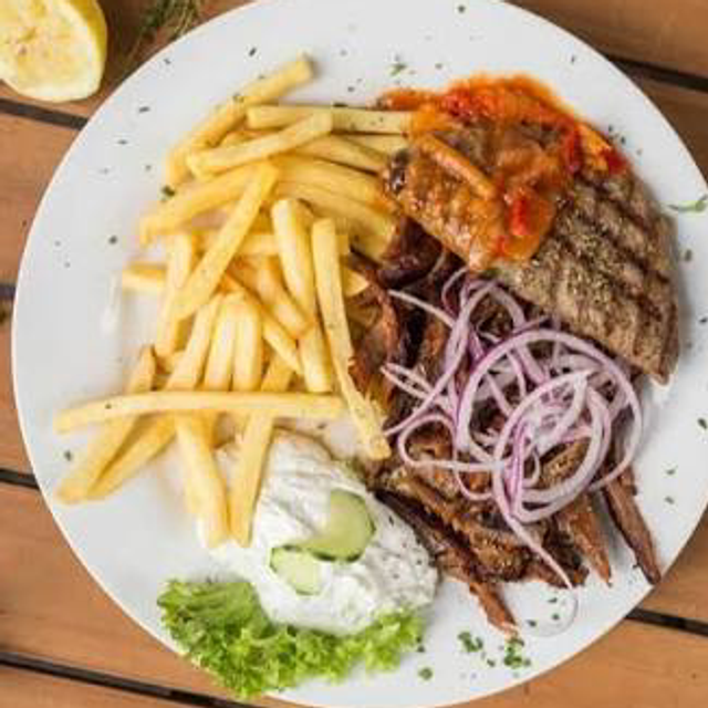 39 Mix Teller The Greek Gyros Pouletfleisch,Lammfilet,Rindhacksteak  Serviert mit Pommes frites,Tzatziki