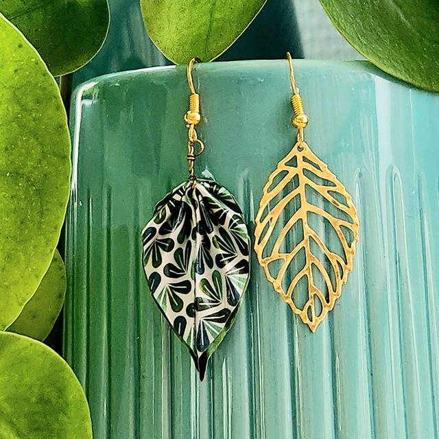• LES DIFFÉRENTES – boucles d&#039;oreilles asymétriques en origami