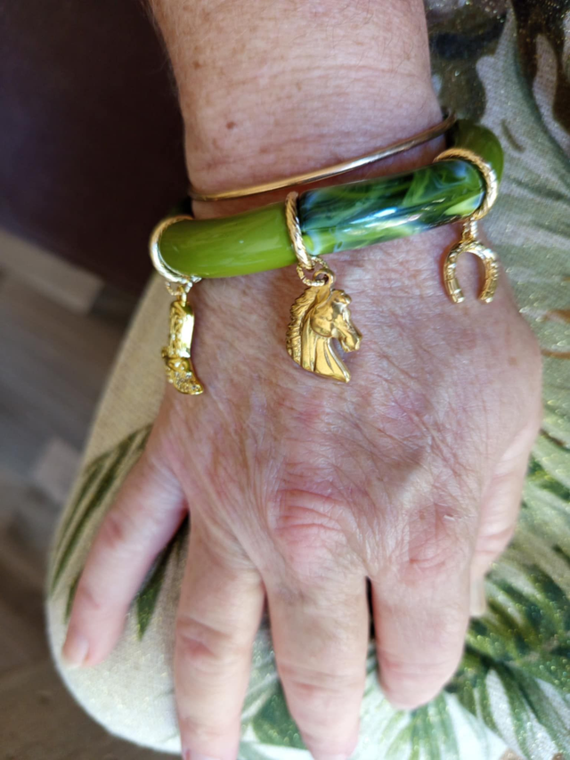 Bracelet perles tubes incurvées acrylique Ashva Mukti