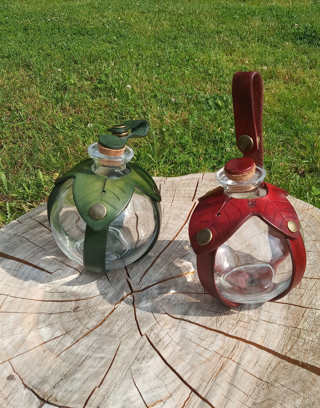 Porte fiole, avec fiole en verre