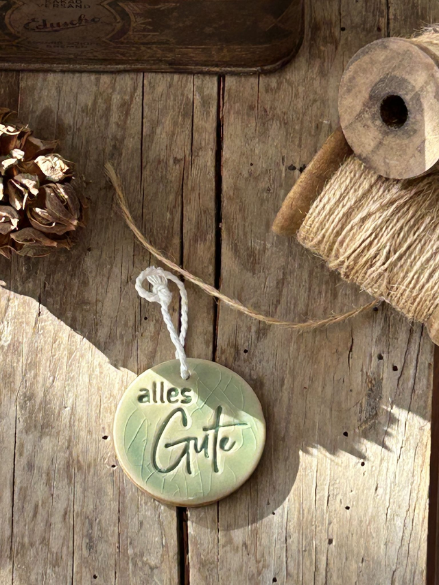 Emblem-Anhänger "alles Gute" - Farbe „Strandgut“ und „grün-gut“