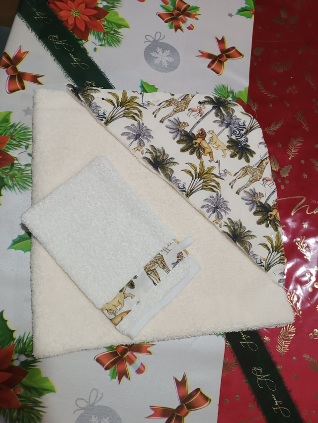 cape de bain bébé  personnalisé  avec prénom 