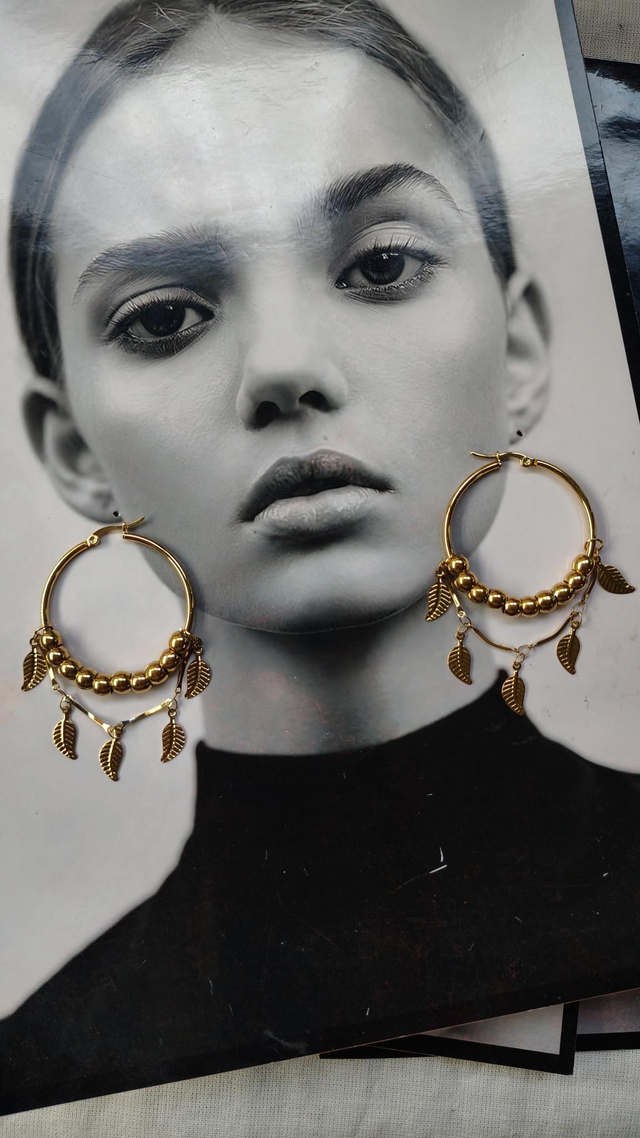 Orecchini a cerchio con pendenti 