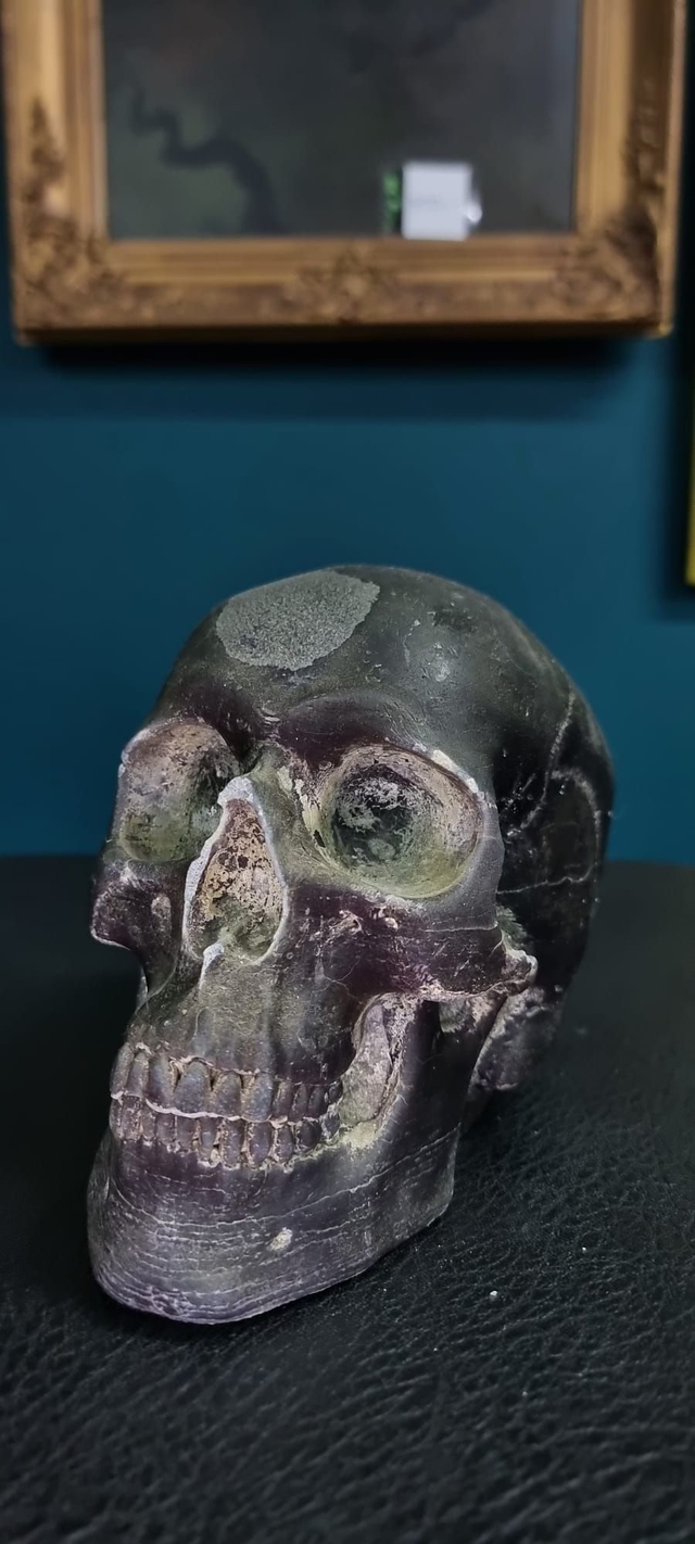 Schädelkerze, dunkelviolett