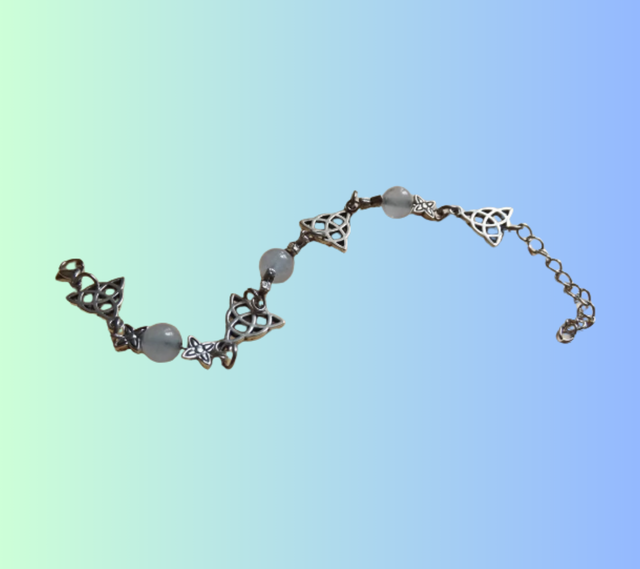 B Bracelet Triquetra aigue marine bleue