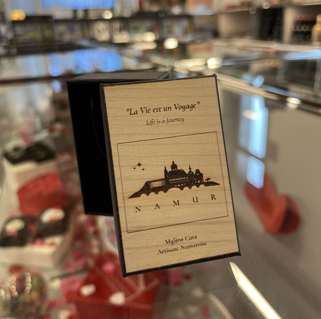 Collier escargot orange et brun