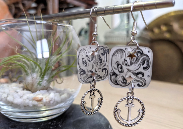 Pré-commande _ Poulpes, boucles d&#039;oreilles, format moyen, avec breloque