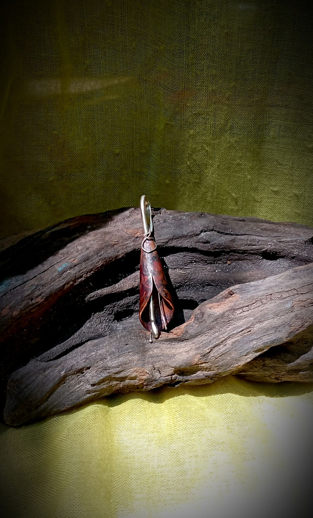 Pendentif F